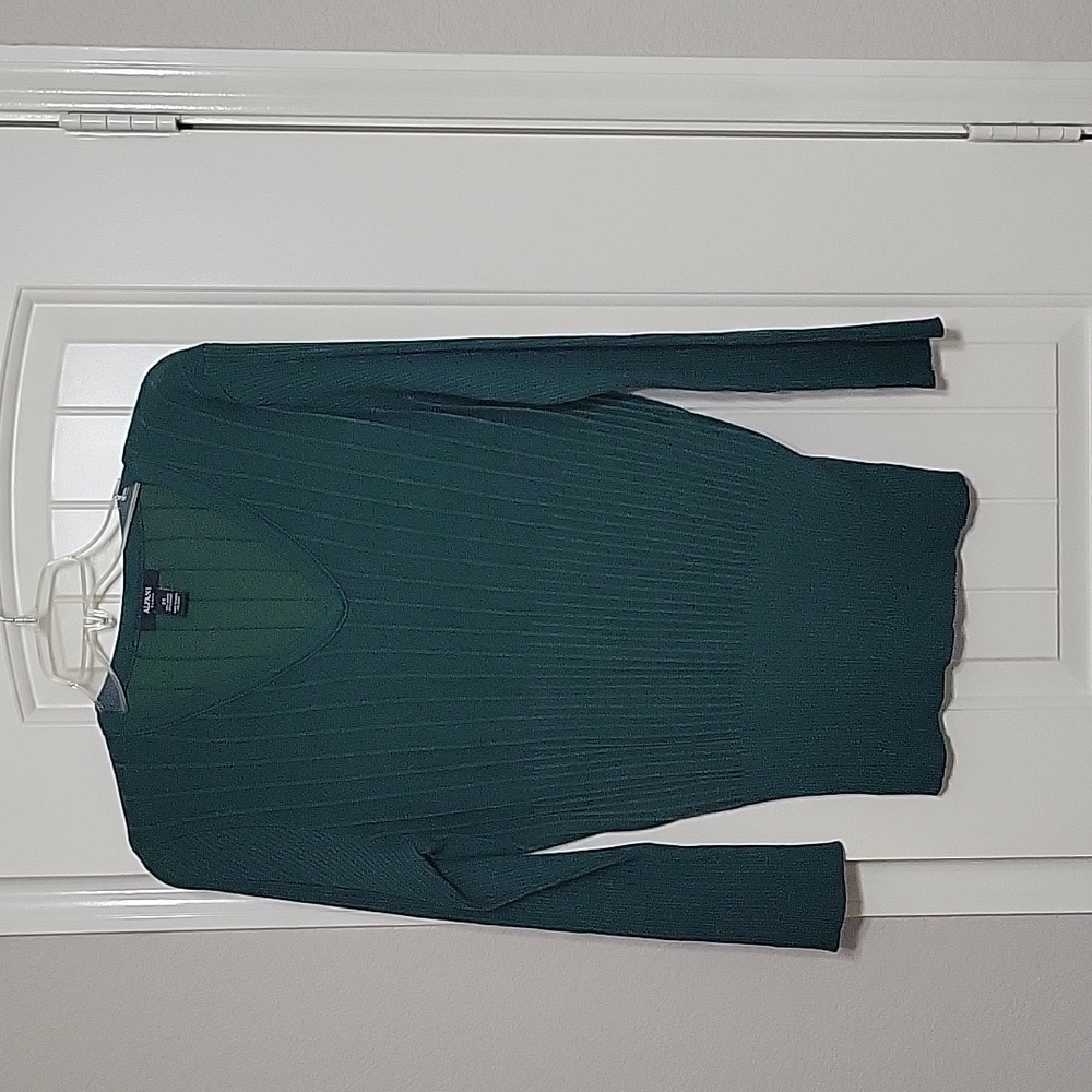 Green v neck sweater